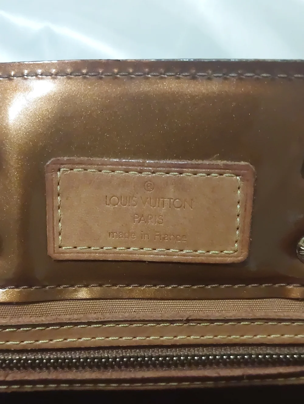💯% Louis Vuitton Vernis Brown Patent Leather Tote with LV Trunks & Bags Charm🎀